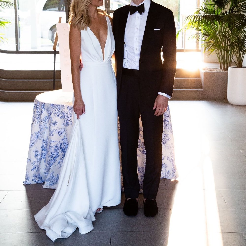 Oscar de la Renta Wedding Gown, Simple & Chic